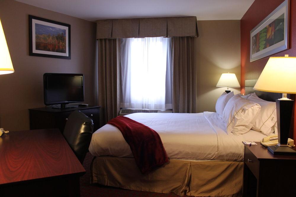 Holiday Inn Express & Suites Colorado Springs-Airport By Ihg Exterior photo