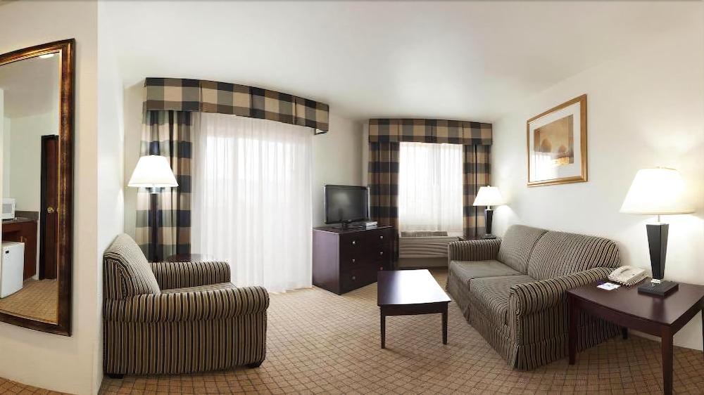 Holiday Inn Express & Suites Colorado Springs-Airport By Ihg Exterior photo