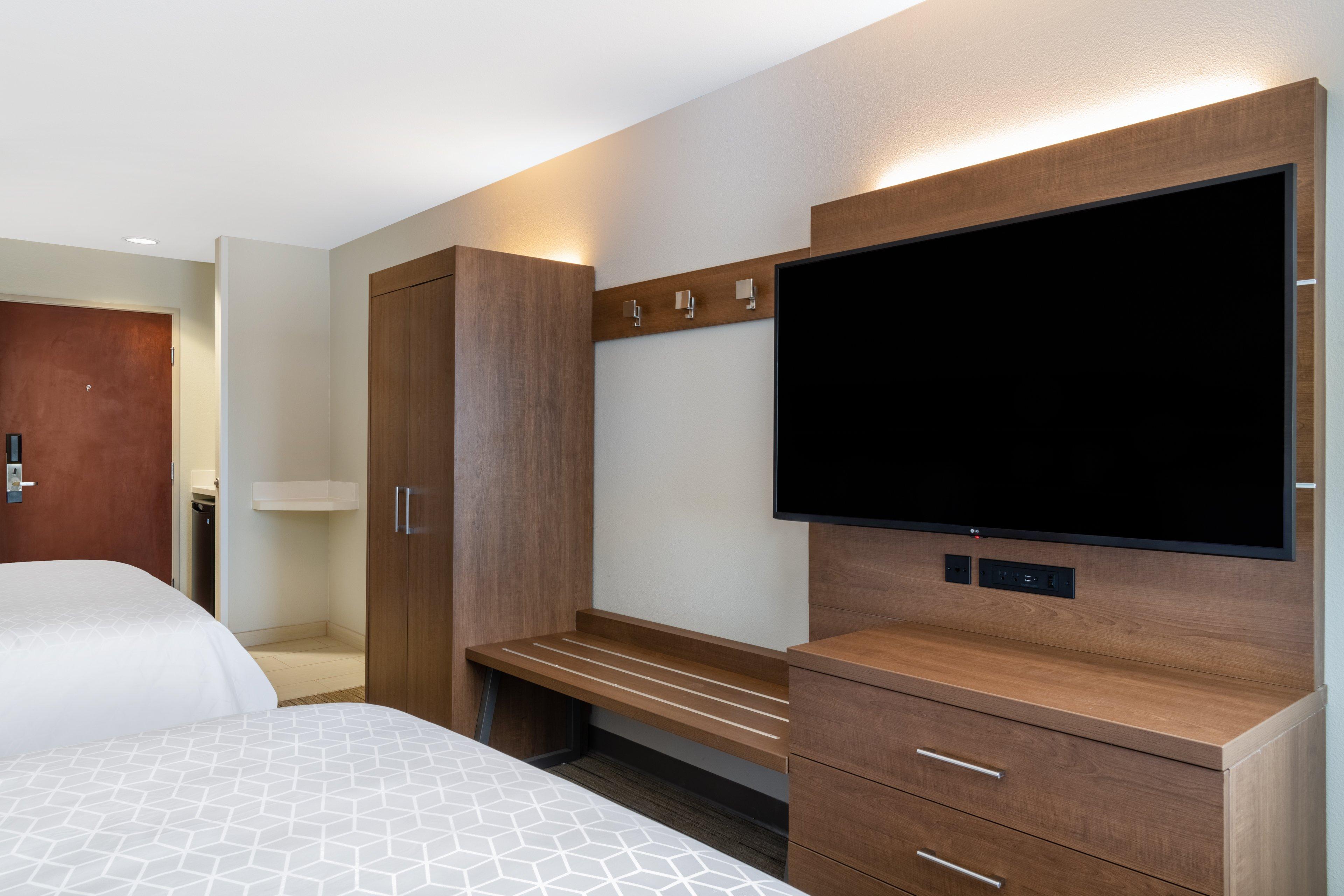 Holiday Inn Express & Suites Colorado Springs-Airport By Ihg Exterior photo