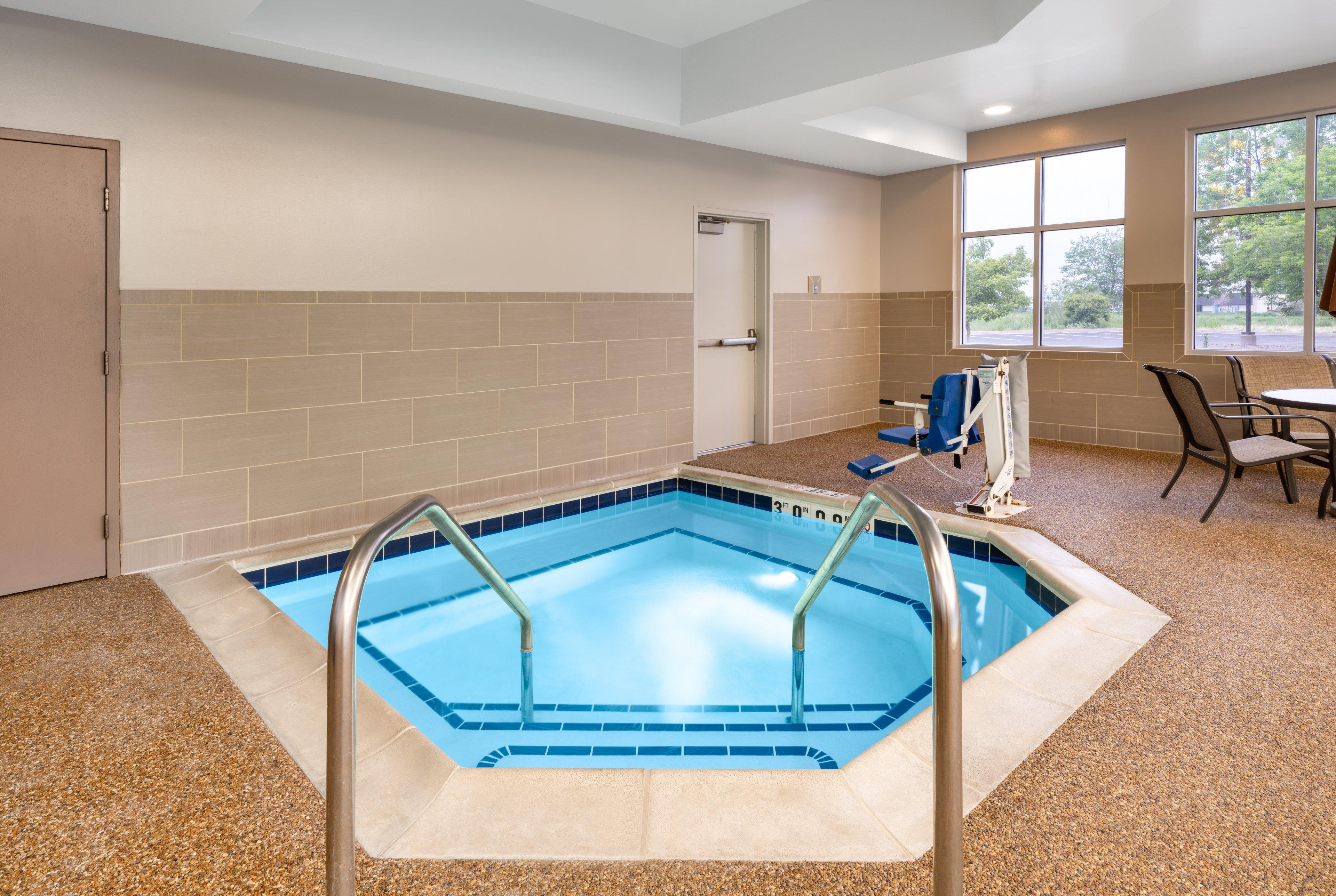 Holiday Inn Express & Suites Colorado Springs-Airport By Ihg Exterior photo