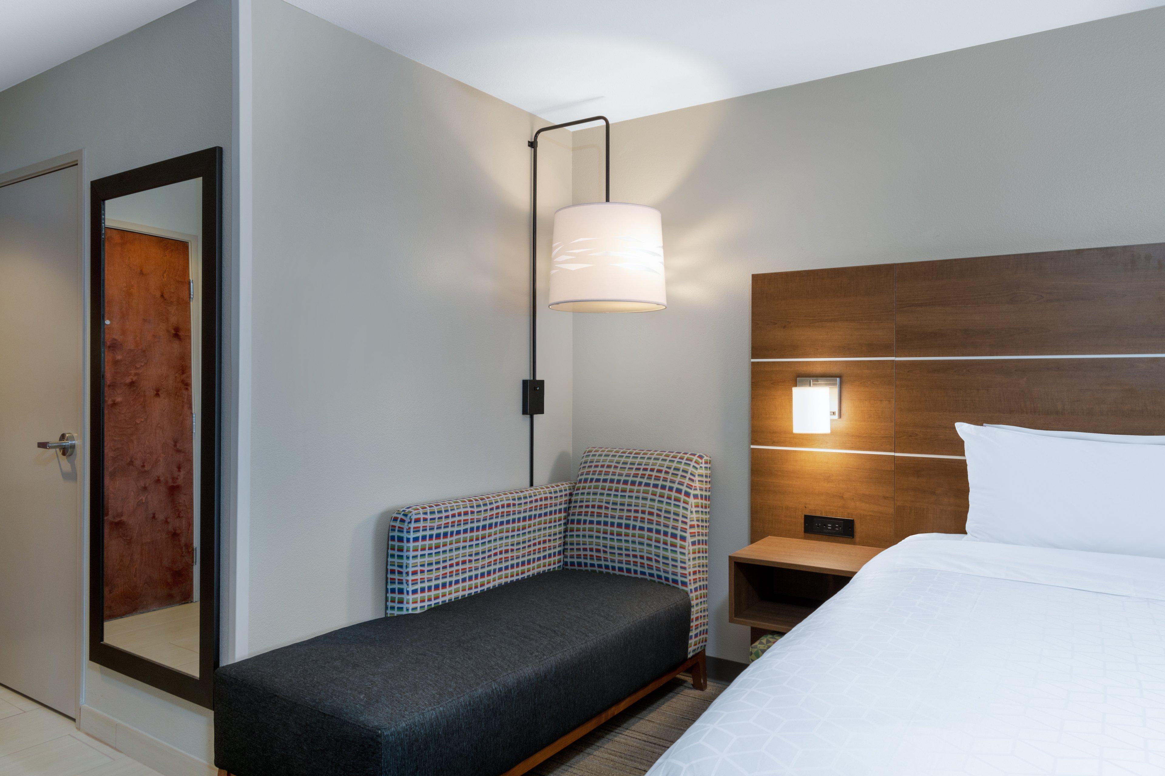 Holiday Inn Express & Suites Colorado Springs-Airport By Ihg Exterior photo