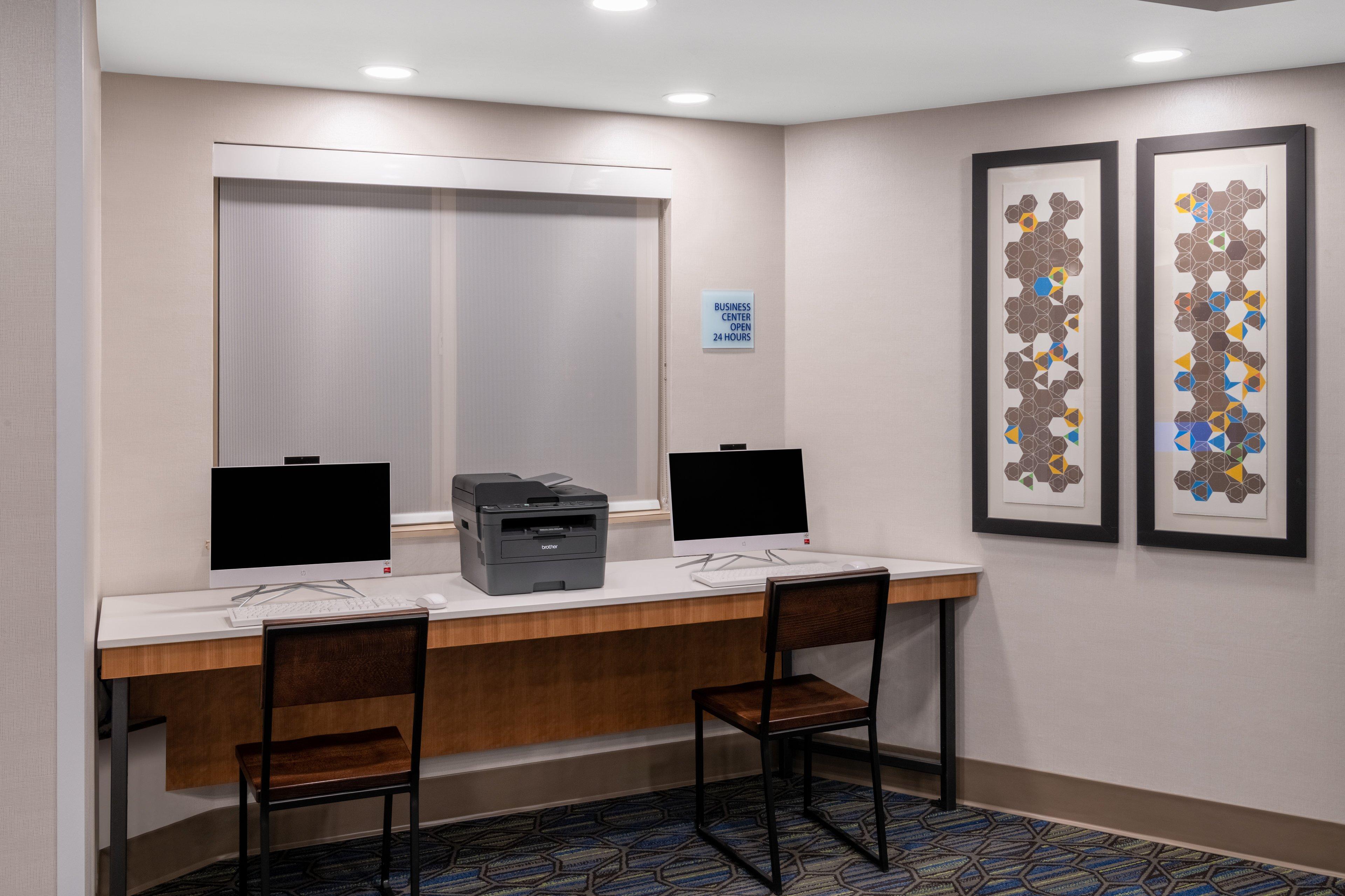 Holiday Inn Express & Suites Colorado Springs-Airport By Ihg Exterior photo