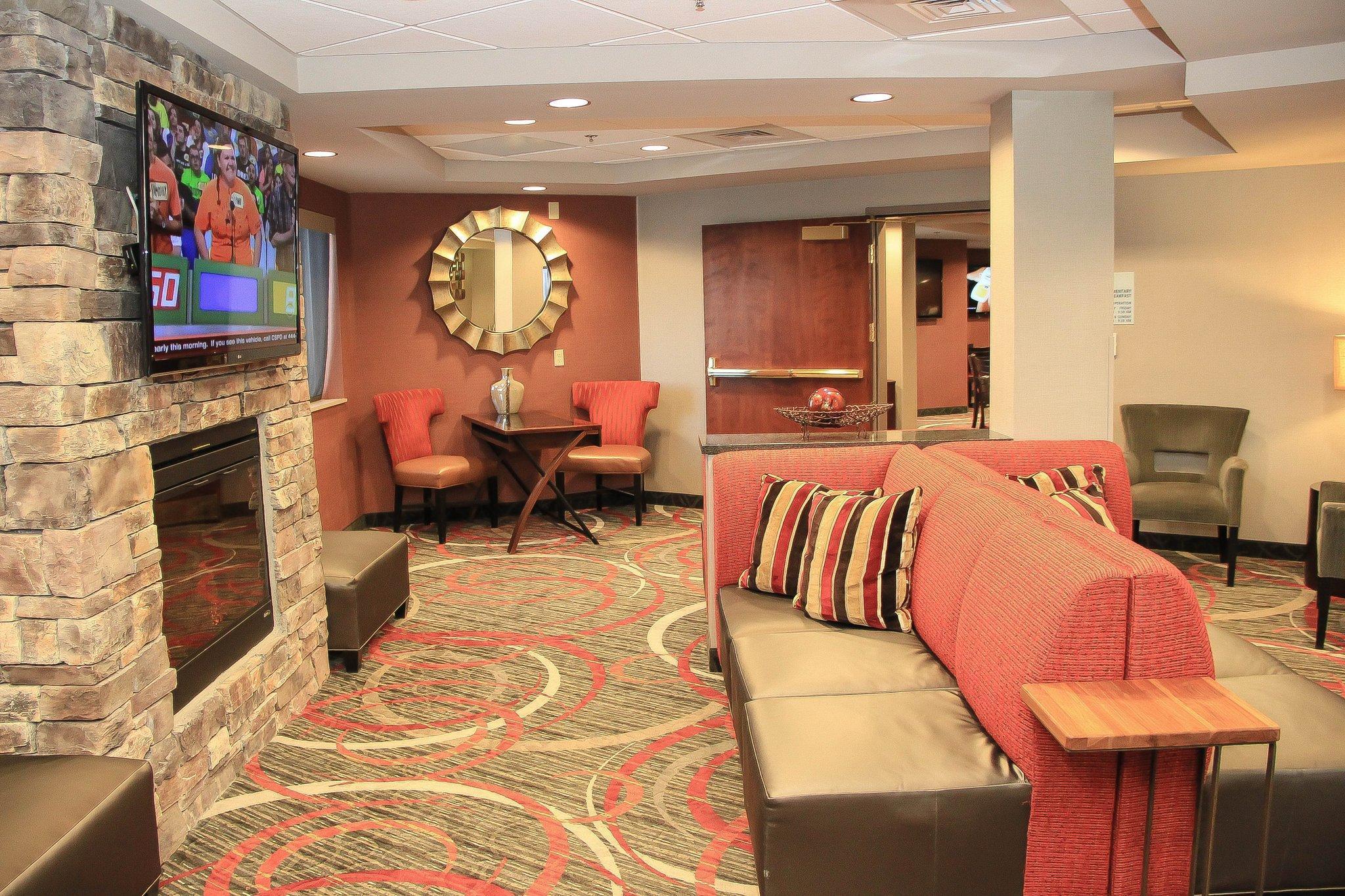 Holiday Inn Express & Suites Colorado Springs-Airport By Ihg Exterior photo