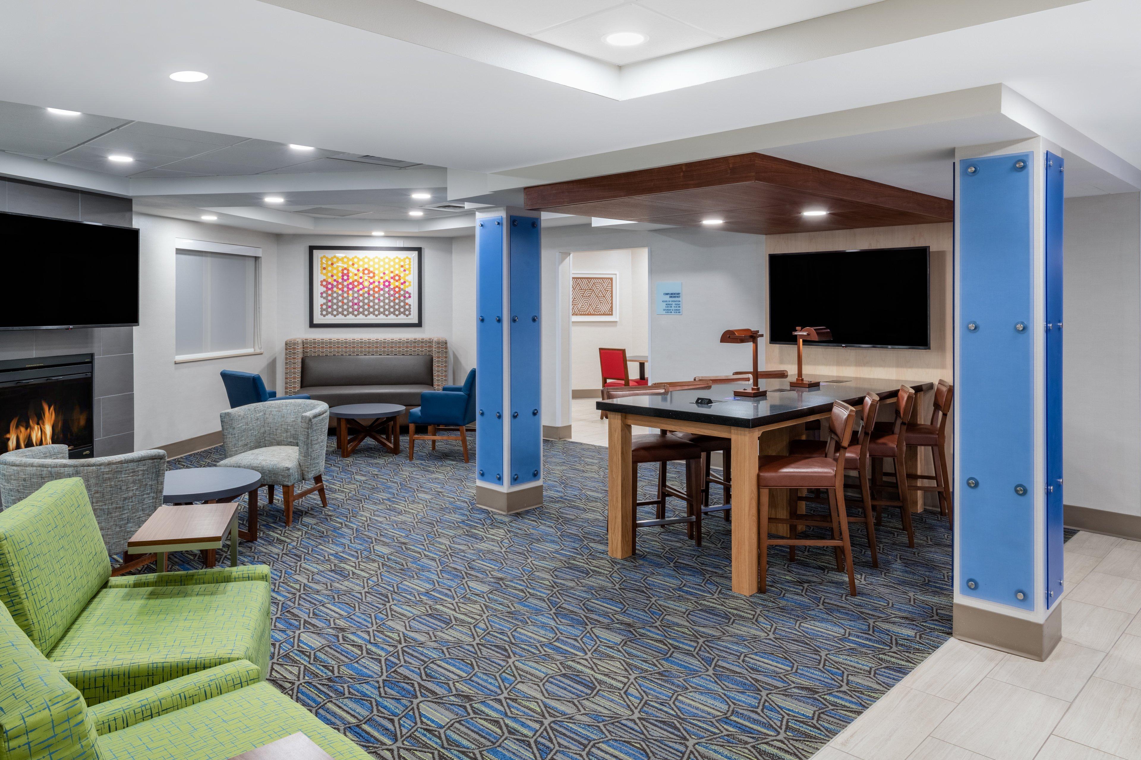 Holiday Inn Express & Suites Colorado Springs-Airport By Ihg Exterior photo