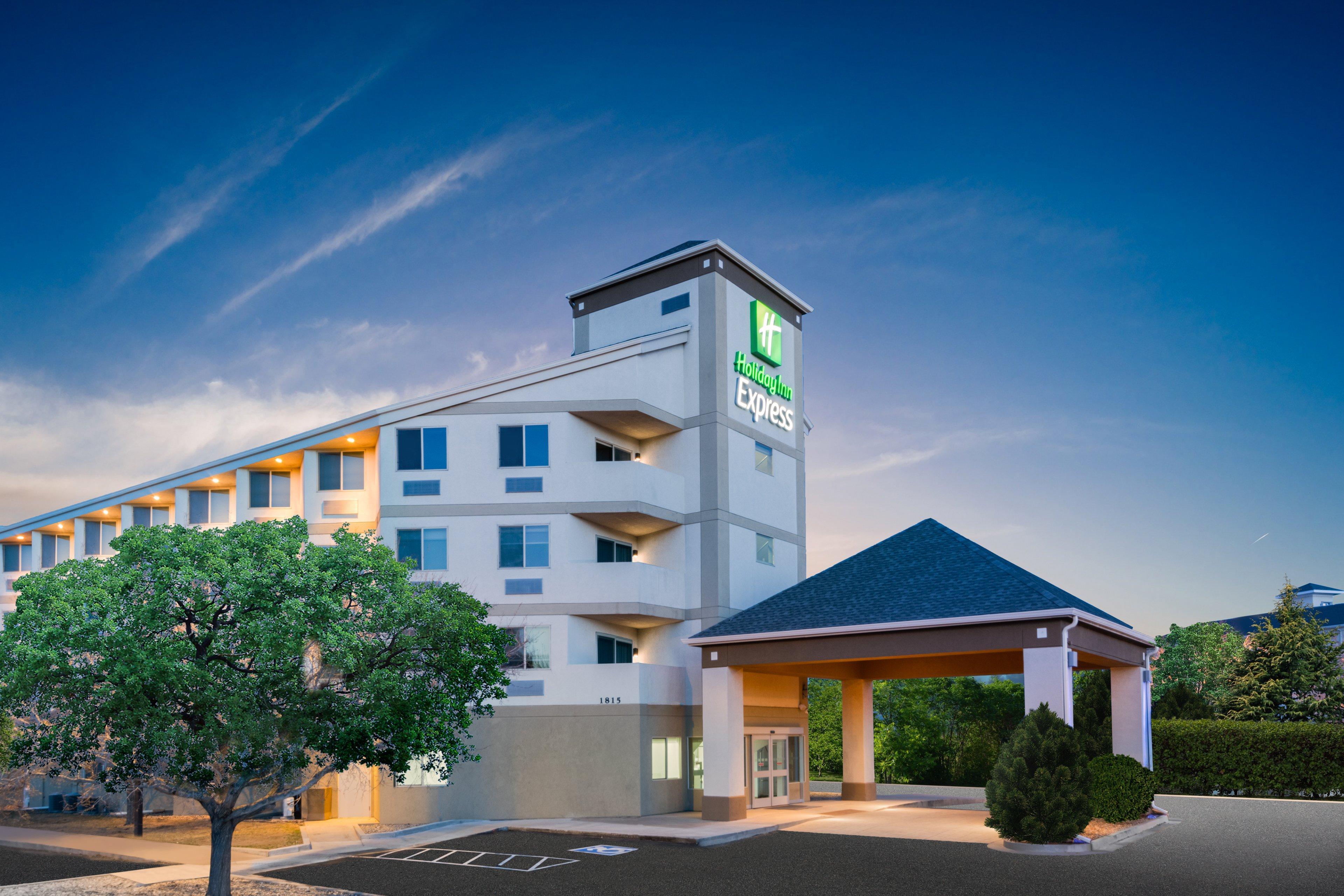 Holiday Inn Express & Suites Colorado Springs-Airport By Ihg Exterior photo