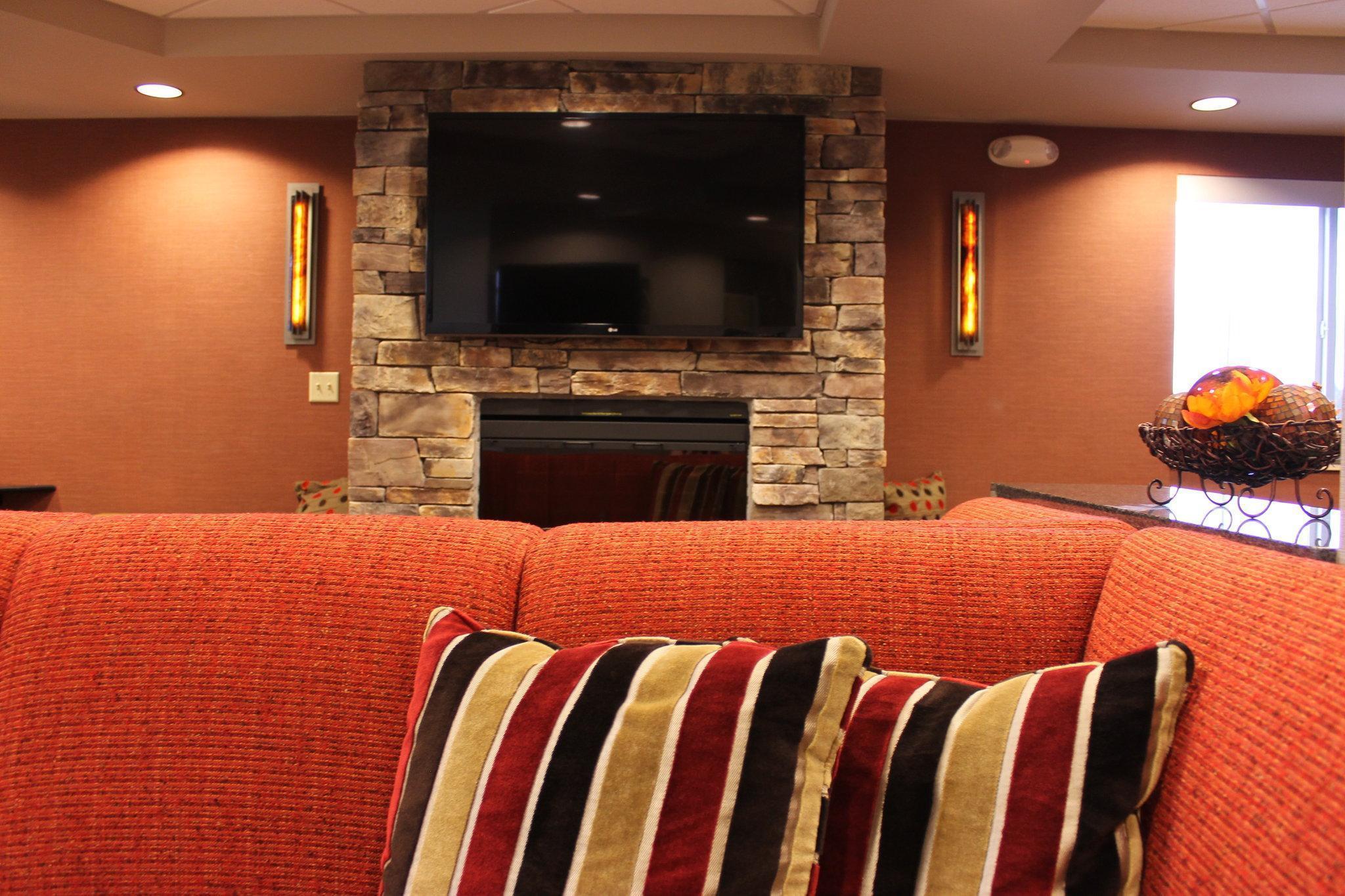 Holiday Inn Express & Suites Colorado Springs-Airport By Ihg Exterior photo