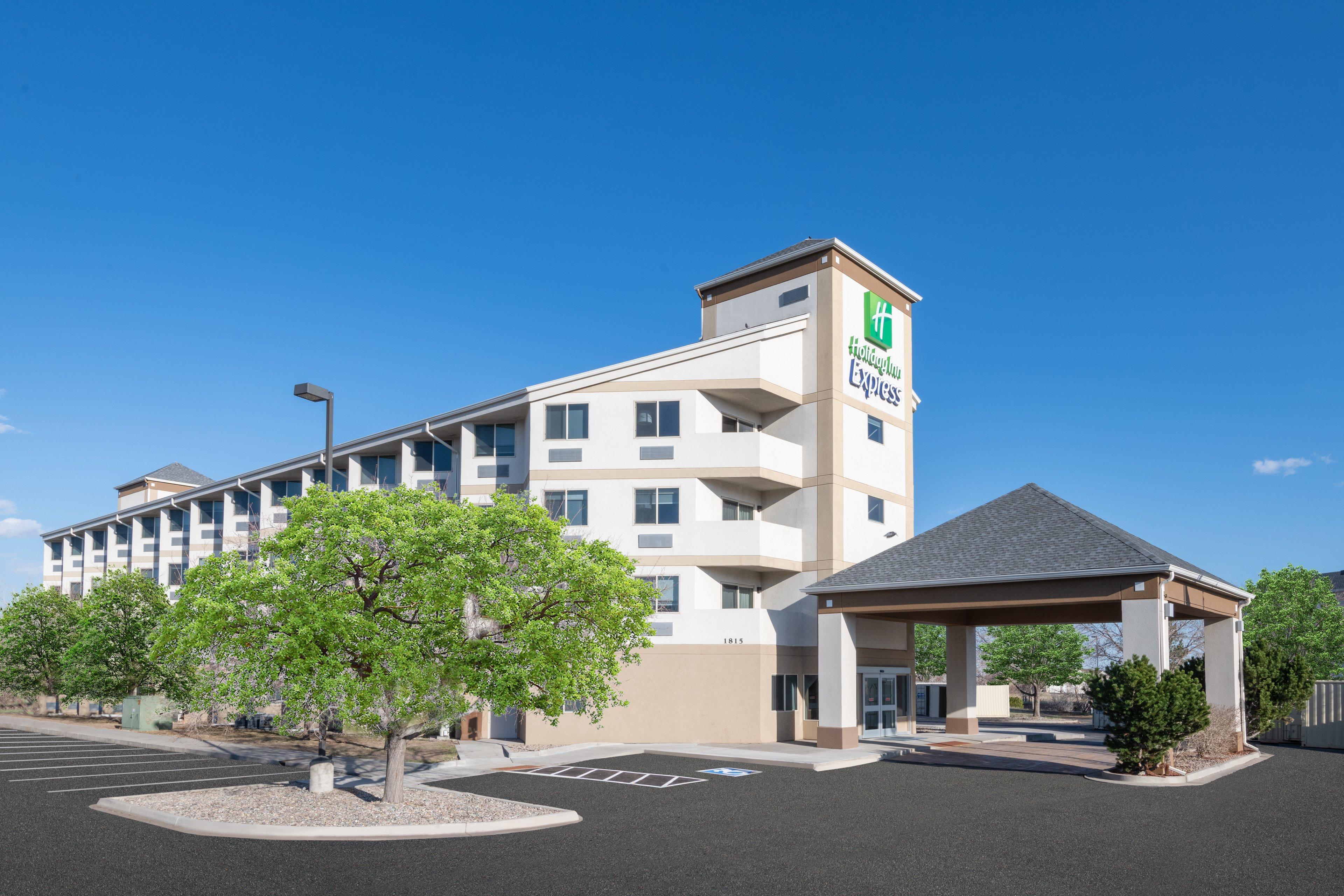 Holiday Inn Express & Suites Colorado Springs-Airport By Ihg Exterior photo