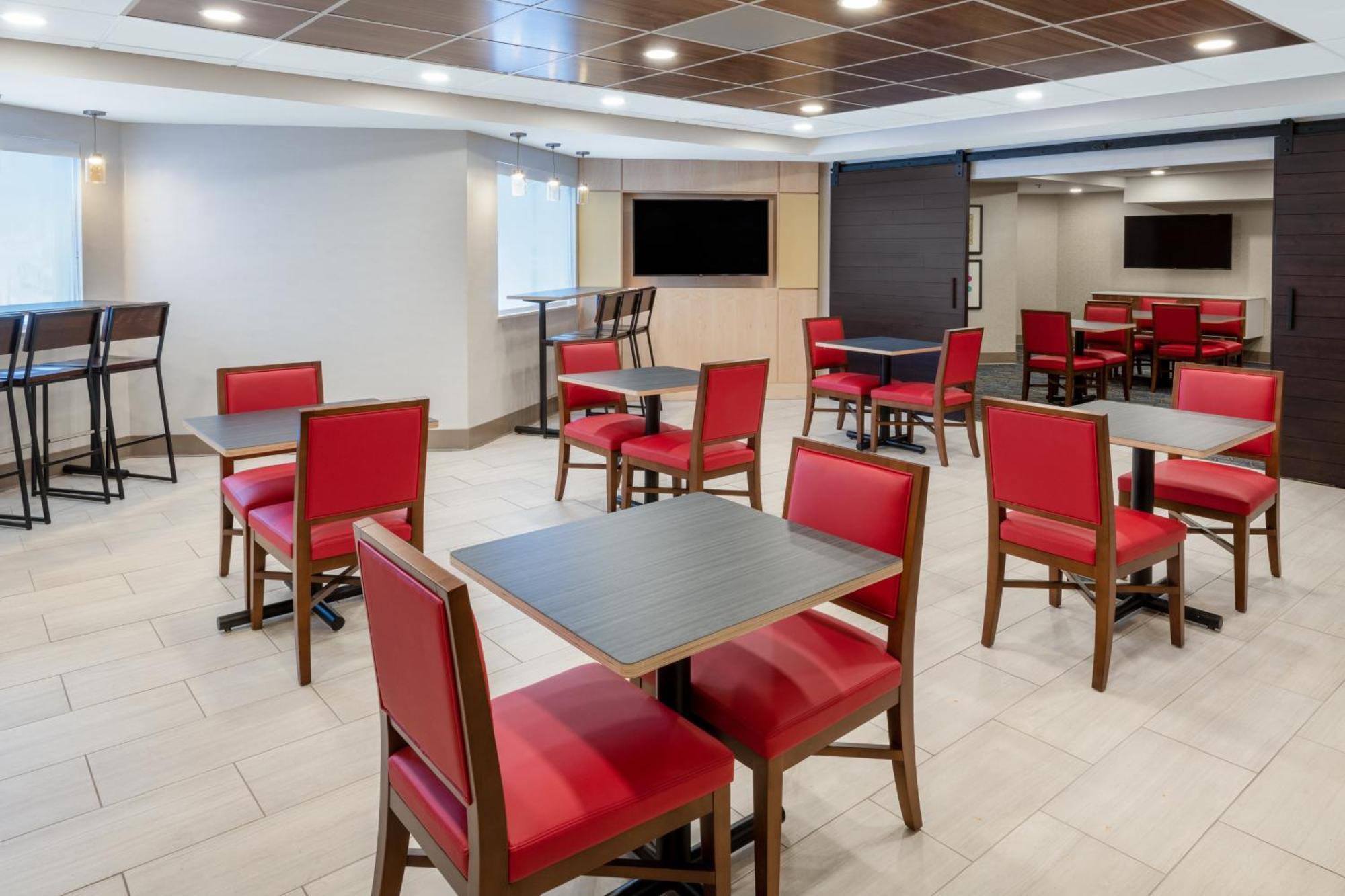 Holiday Inn Express & Suites Colorado Springs-Airport By Ihg Exterior photo
