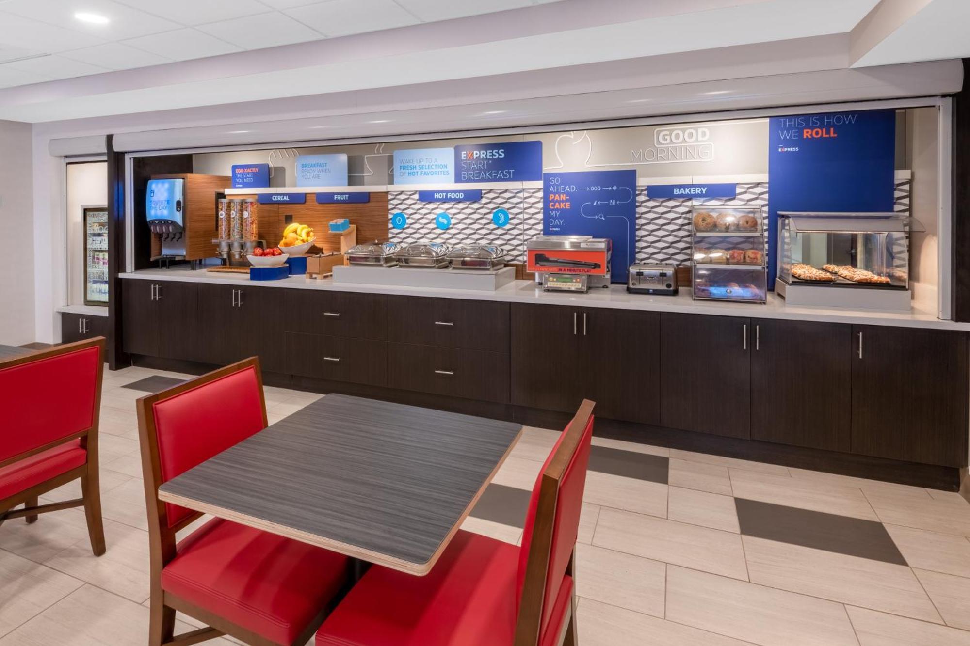 Holiday Inn Express & Suites Colorado Springs-Airport By Ihg Exterior photo