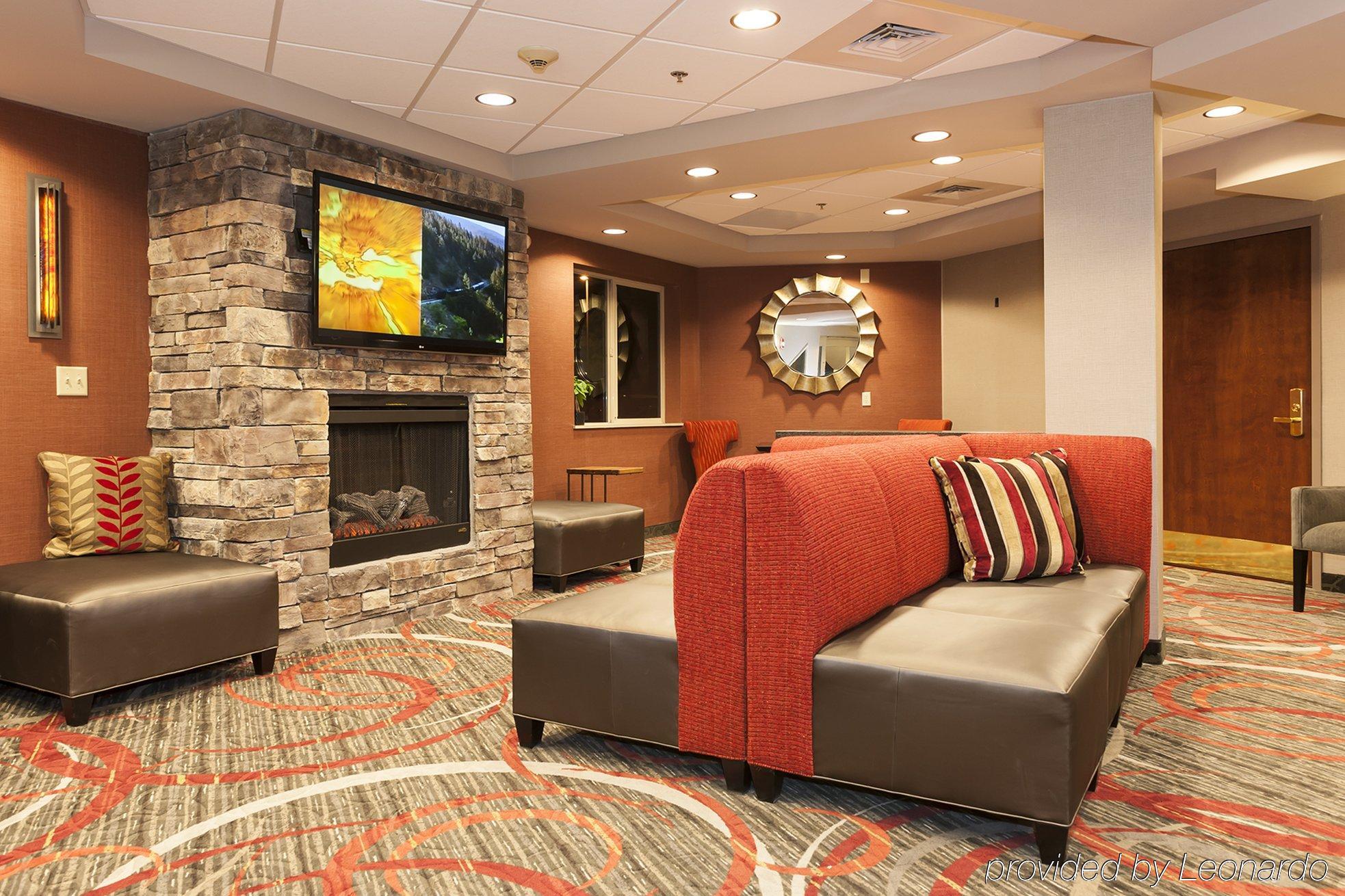 Holiday Inn Express & Suites Colorado Springs-Airport By Ihg Exterior photo