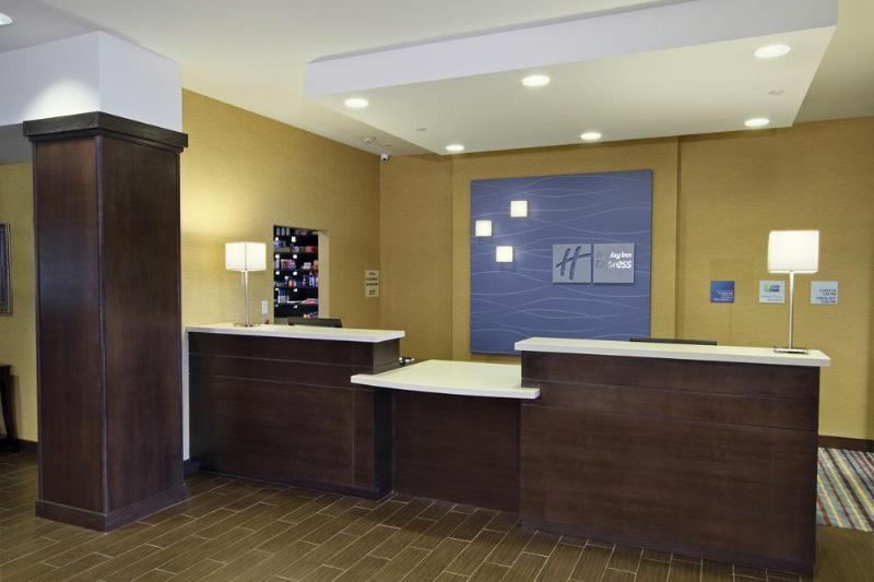 Holiday Inn Express & Suites Colorado Springs-Airport By Ihg Exterior photo