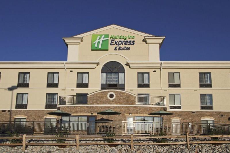 Holiday Inn Express & Suites Colorado Springs-Airport By Ihg Exterior photo