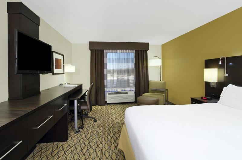Holiday Inn Express & Suites Colorado Springs-Airport By Ihg Exterior photo