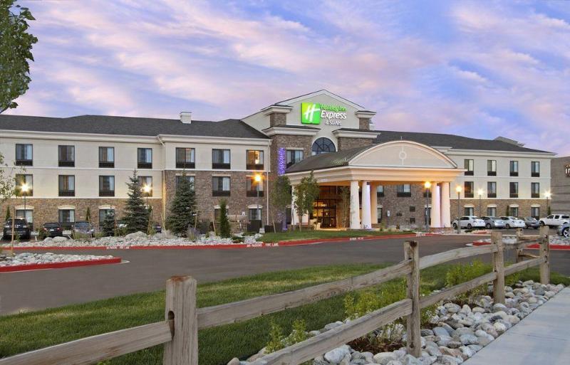 Holiday Inn Express & Suites Colorado Springs-Airport By Ihg Exterior photo