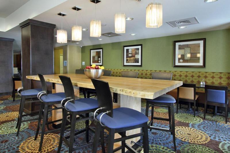 Holiday Inn Express & Suites Colorado Springs-Airport By Ihg Exterior photo