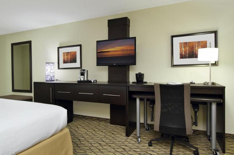 Holiday Inn Express & Suites Colorado Springs-Airport By Ihg Exterior photo
